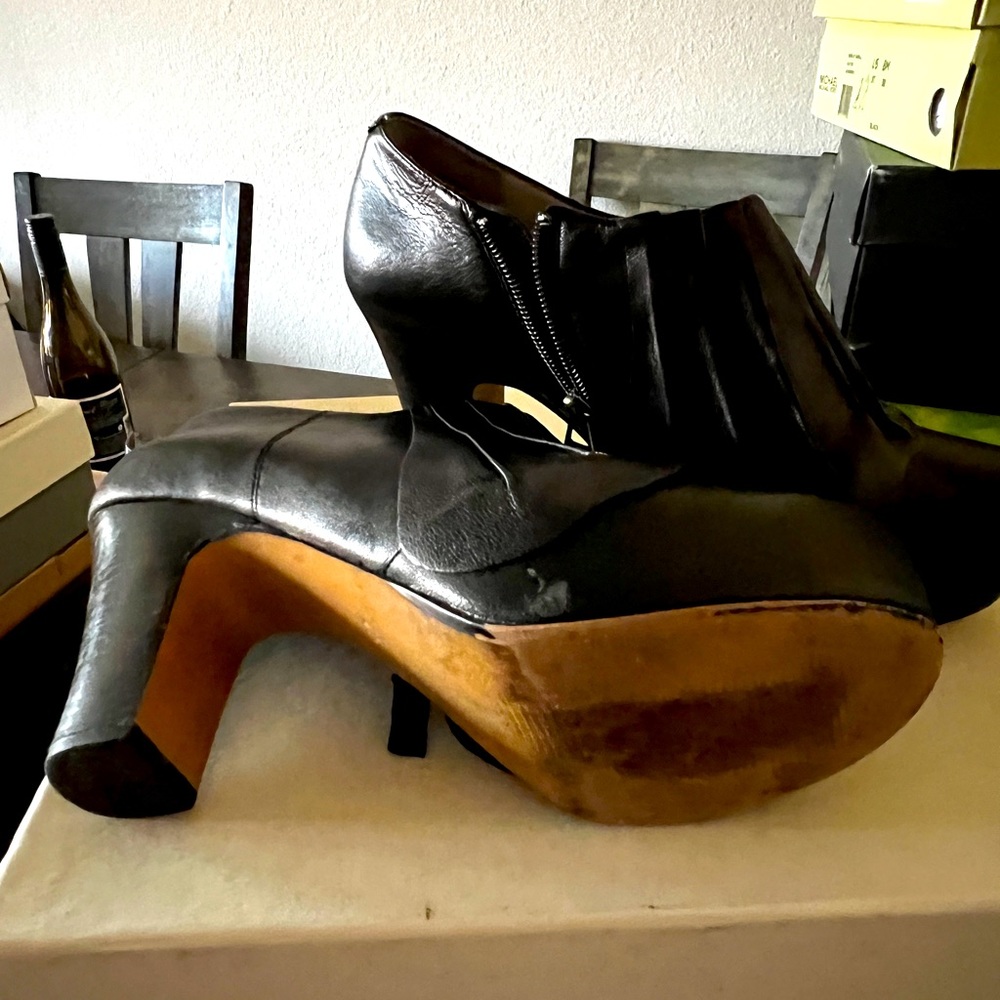 Lightly used black bootie heel. Super comfortable and chic.